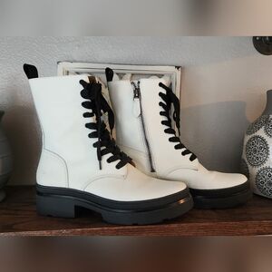 Frye zip up white combat boots 9.5